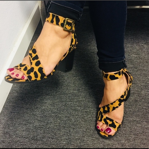 Leopard High Block Heel Sandal Ankle Strap Open Toe Shoe Size 6 - Picture 3 of 4